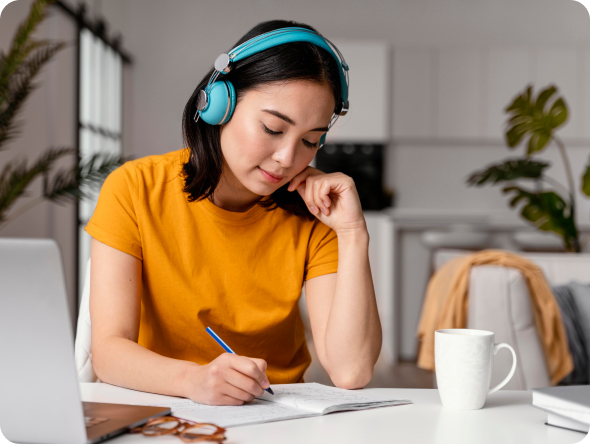 Женщина учится